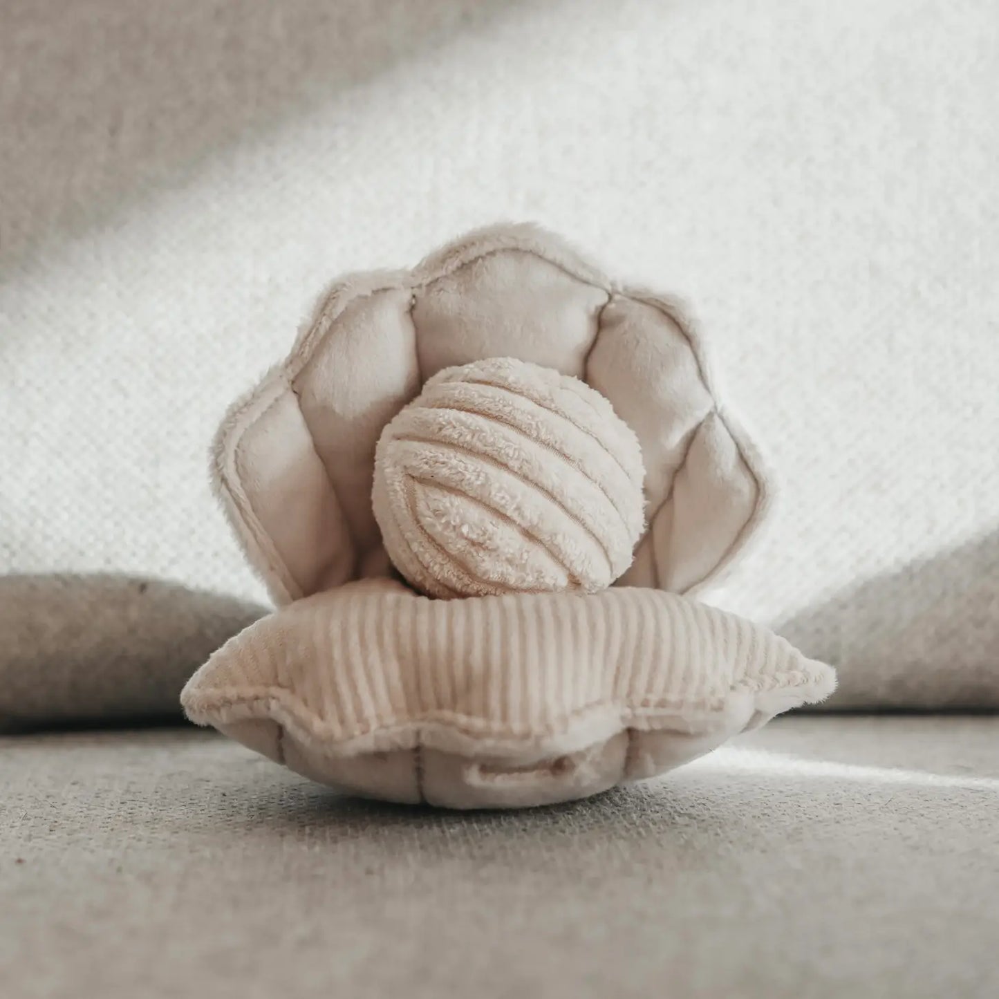 Oyster Pop Enrichment Dog Toy